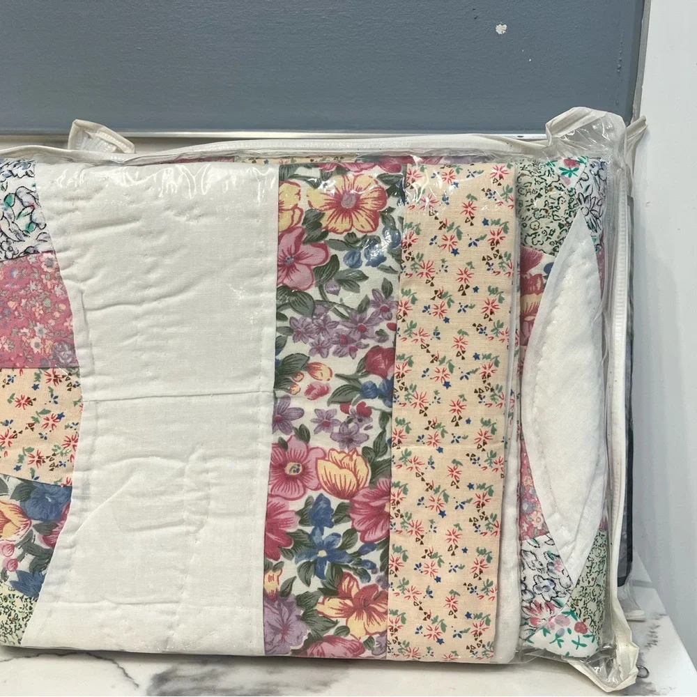 American Treasures Handcrafted‎ Shams - Picture 3 of 5